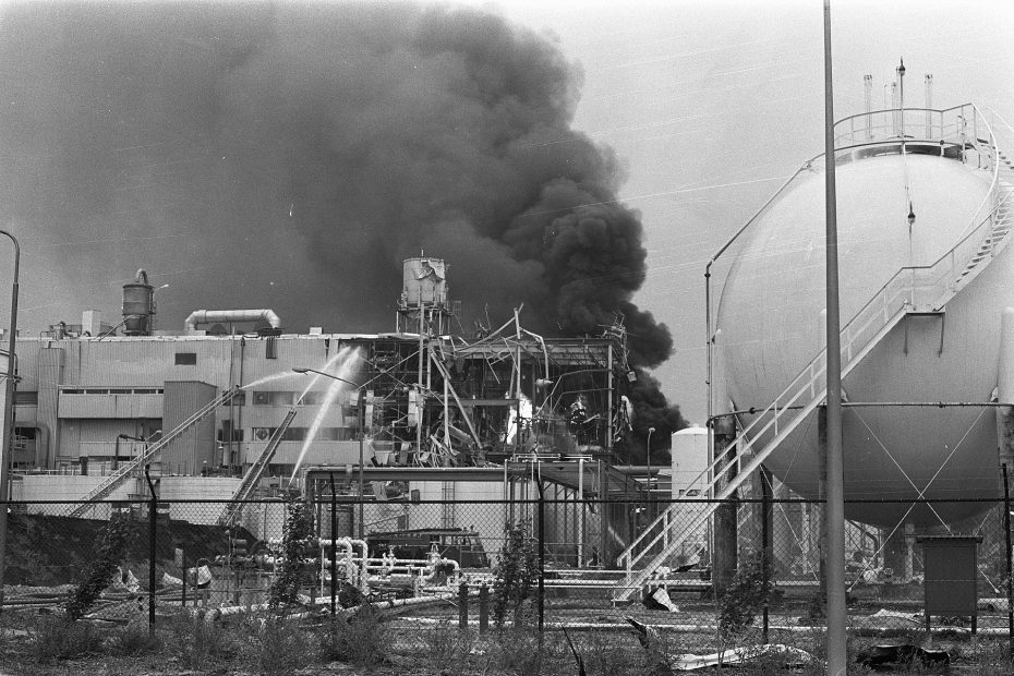 Brand bij chemisch bedrijf Marbon in het Westelijk Havengebied in Amsterdam